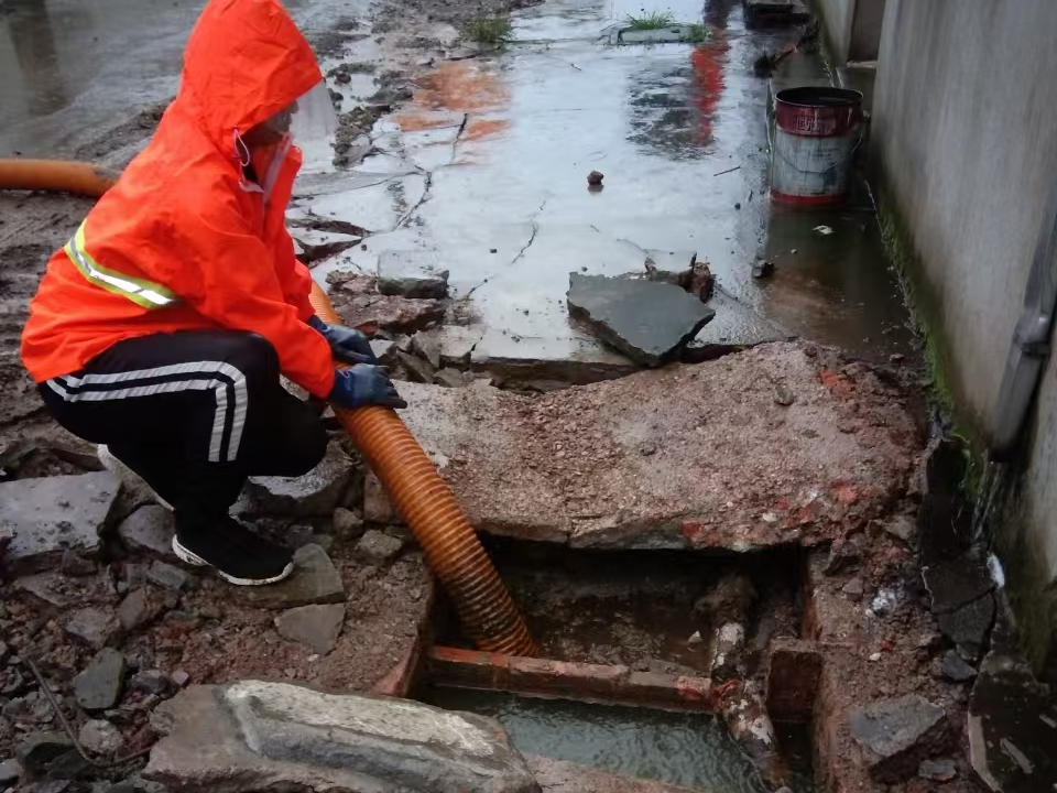 高邑专业清理污水池 炜誉市政以规范流程守护城市 “肠道”